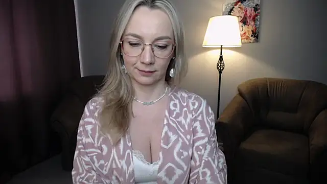 Ava Elior online show from April 18, 11:25 am