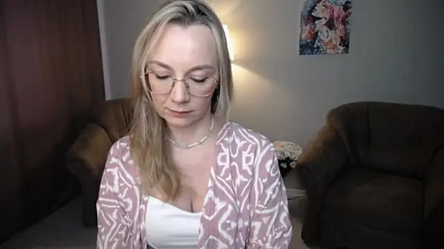 Snapshot of Ava_Elior chatting on June 30, 11:33 am Ava Elior online show from June 30, 11:33 am