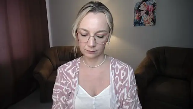 Snapshot of Ava_Elior chatting on July 5, 11:39 am Ava Elior online show from July 5, 11:39 am