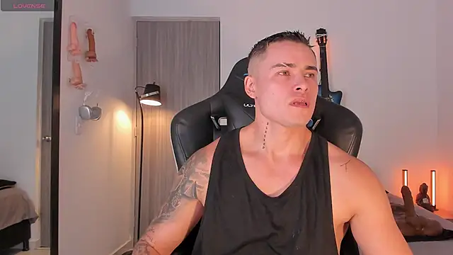 connorsmiith online show from July 15, 4:23 pm