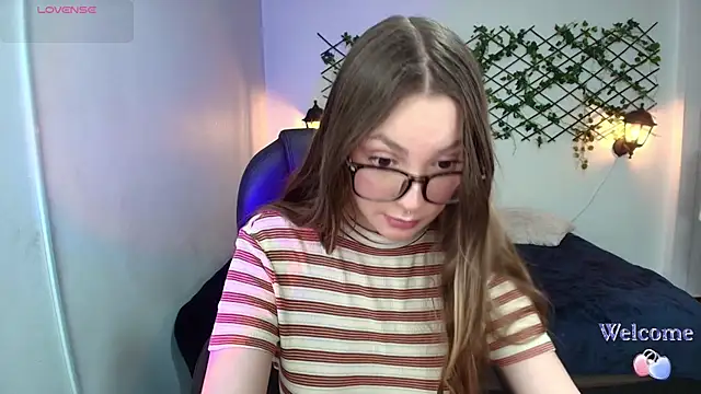 velvet  moon online show from March 28, 1:27 am