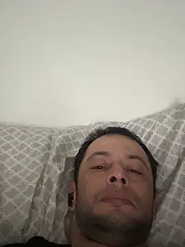 Snapshot of Carlosmauricio123 chatting on February 9, 8:35 pm Carlosmauricio123 online show from February 9, 8:35 pm