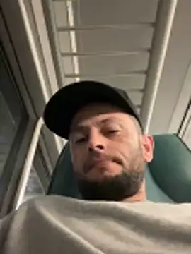 Snapshot of Carlosmauricio123 chatting on March 1, 2:13 am Carlosmauricio123 online show from March 1, 2:13 am