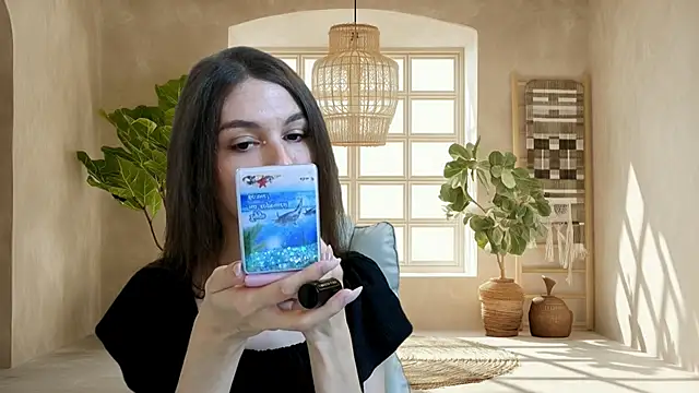 KellyShines online show from May 27, 3:20 pm
