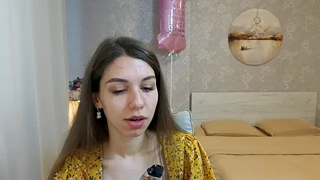 Snapshot of KellyShines chatting on June 24, 10:14 am KellyShines online show from June 24, 10:14 am