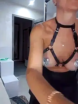 KissMiSveet online show from October 4, 5:00 pm