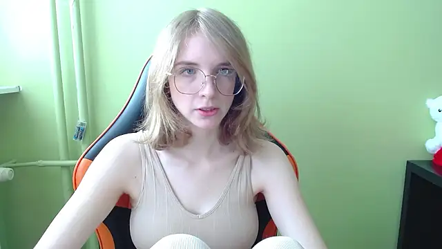 juicyPenny online show from March 3, 7:25 am