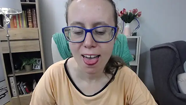 Snapshot of sweetxLizzy chatting on May 22, 4:30 am sweetxLizzy online show from May 22, 4:30 am