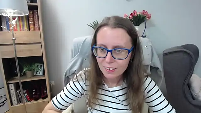 Snapshot of sweetxLizzy chatting on June 10, 4:23 am sweetxLizzy online show from June 10, 4:23 am
