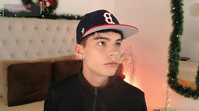 Dulcey  online show from December 14, 4:29 am