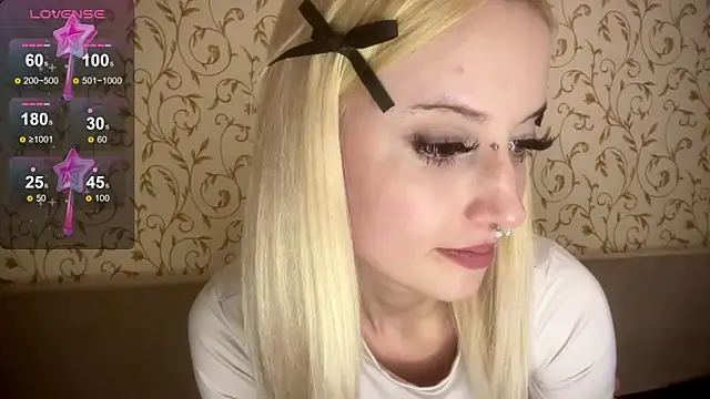 kittywithu online show from October 12, 5:23 pm