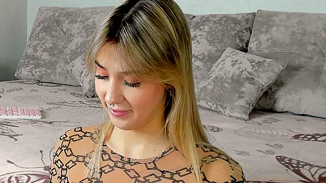 Snapshot of Bella_svon chatting on November 16, 9:26 am Bella svon online show from November 16, 9:26 am