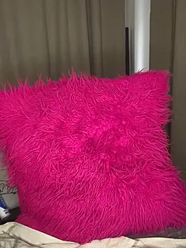 Snapshot of prettydollyy chatting on June 17, 9:01 am prettydollyy online show from June 17, 9:01 am