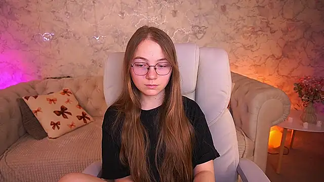 ArrinaWairr online show from March 30, 6:25 am