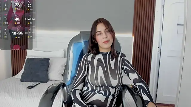 Emmy Meadows online show from November 5, 7:25 pm