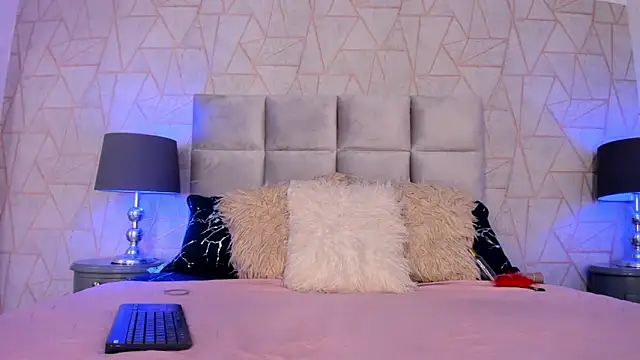 Emely florence  online show from October 20, 7:25 pm