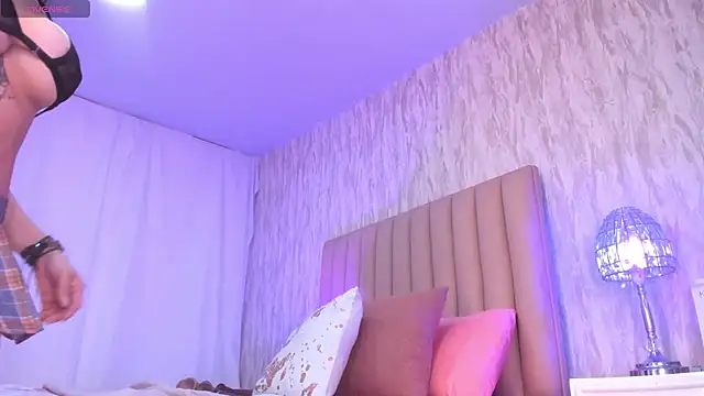Snapshot of Emely_florence_ chatting on June 20, 7:27 pm Emely florence online show from June 20, 7:27 pm