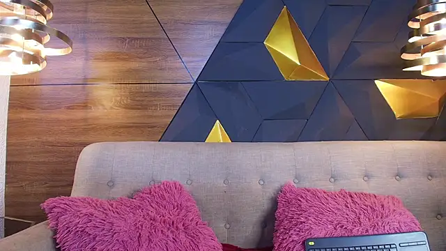Snapshot of ly_lulu chatting on June 6, 11:04 am ly lulu online show from June 6, 11:04 am