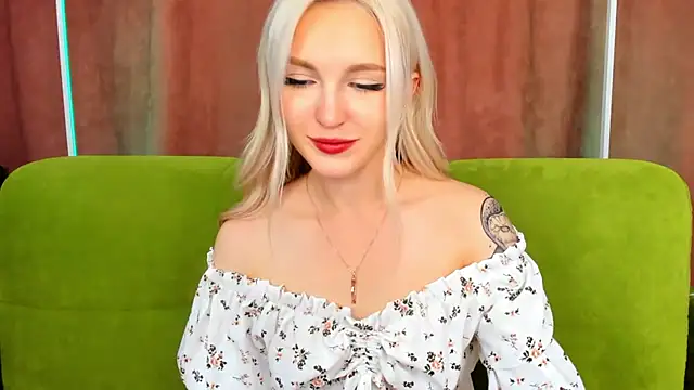 LisaFoxyMe online show from October 8, 8:23 am