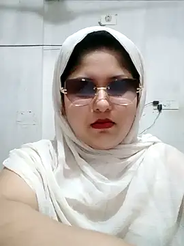 Snapshot of Nusrat-N chatting on June 3, 12:30 pm Nusrat-N online show from June 3, 12:30 pm