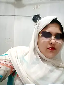 Snapshot of Nusrat-N chatting on June 10, 2:38 pm Nusrat-N online show from June 10, 2:38 pm