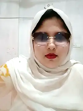 Snapshot of Nusrat-N chatting on June 13, 12:03 pm Nusrat-N online show from June 13, 12:03 pm