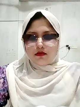 Snapshot of Nusrat-N chatting on June 15, 12:51 pm Nusrat-N online show from June 15, 12:51 pm