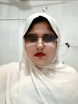Snapshot of Nusrat-N chatting on June 18, 10:09 am Nusrat-N online show from June 18, 10:09 am