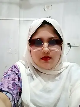 Snapshot of Nusrat-N chatting on June 29, 3:35 am Nusrat-N online show from June 29, 3:35 am
