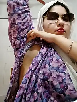 Snapshot of Nusrat-N chatting on July 7, 1:19 am Nusrat-N online show from July 7, 1:19 am