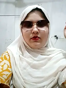 Snapshot of Nusrat-N chatting on July 7, 9:57 am Nusrat-N online show from July 7, 9:57 am