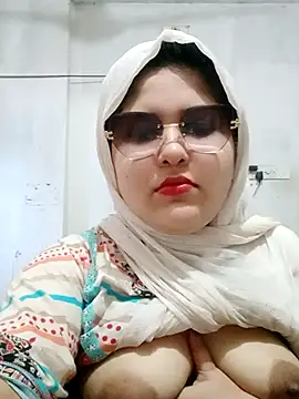 Snapshot of Nusrat-N chatting on July 12, 3:41 am Nusrat-N online show from July 12, 3:41 am