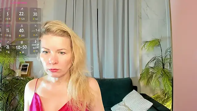 Julia Giulia online show from April 19, 11:42 am