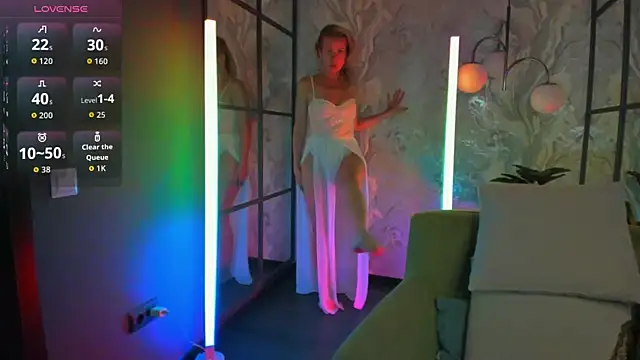 Julia Giulia online show from July 18, 9:51 pm