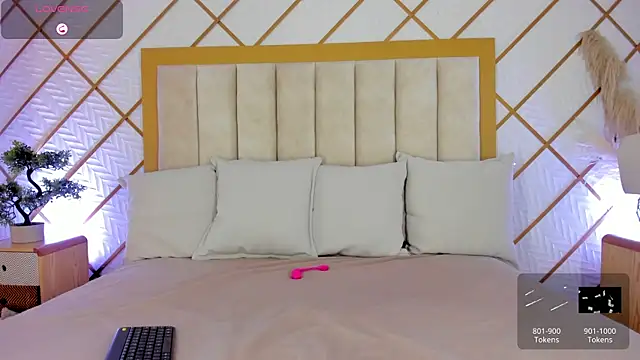 cocoamore online show from October 18, 11:44 am