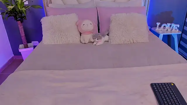 NaishaFord 1 online show from April 12, 4:39 am