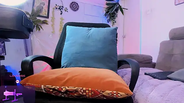 Snapshot of SebastianHilton chatting on February 1, 1:42 pm SebastianHilton online show from February 1, 1:42 pm