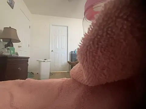 Snapshot of Prettyvsmonster chatting on February 1, 7:56 pm Prettyvsmonster online show from February 1, 7:56 pm