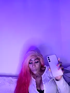 iamlalamilano online show from January 31, 9:13 pm