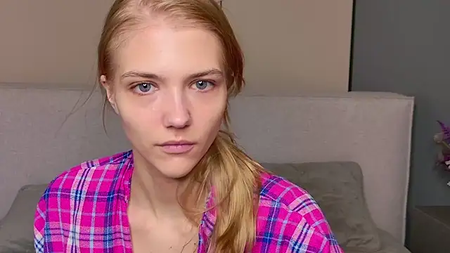 4example Chloe online show from April 5, 5:37 am