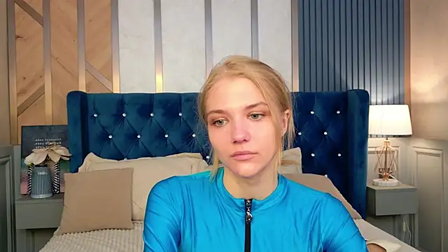 4example Chloe online show from April 22, 5:21 am