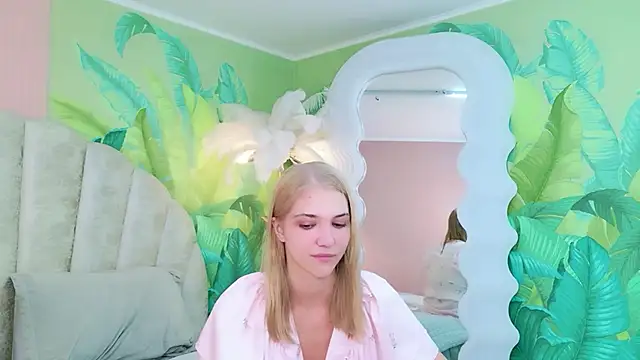 4example Chloe online show from July 20, 5:55 am