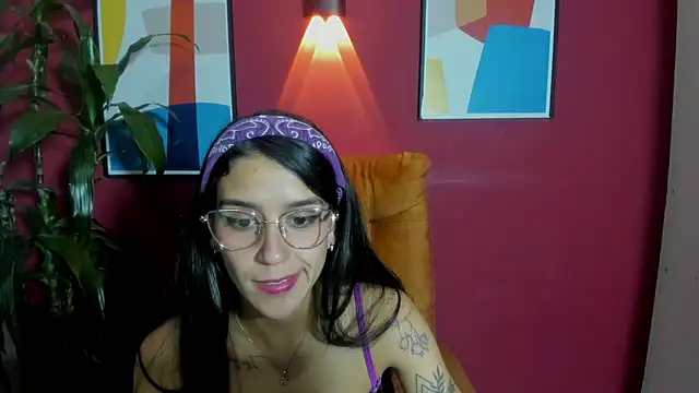 Snapshot of DanielaMonroe chatting on January 8, 12:35 am DanielaMonroe online show from January 8, 12:35 am