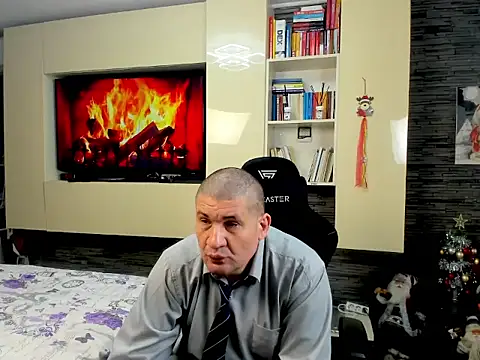 SpartacusDaddy48 online show from February 19, 3:41 pm