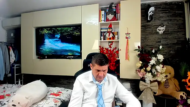 SpartacusDaddy48 online show from April 13, 1:05 pm