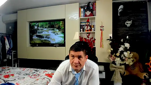 SpartacusDaddy48 online show from April 18, 5:39 pm