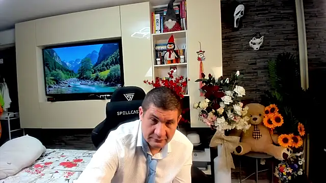 SpartacusDaddy48 online show from May 21, 3:57 am