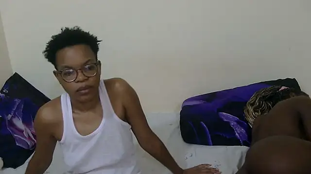 Snapshot of Miss-Hennessy chatting on November 15, 12:30 am Miss-Hennessy online show from November 15, 12:30 am