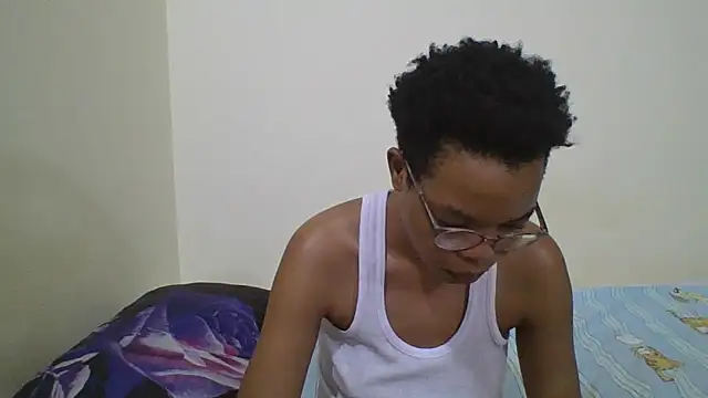 Snapshot of Miss-Hennessy chatting on December 15, 8:02 pm Miss-Hennessy online show from December 15, 8:02 pm