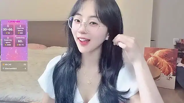 nini a online show from April 10, 11:48 am